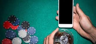 Pengguna menikmati akses mobile cepat dengan dukungan teknologi mitra terpercaya pcpc7